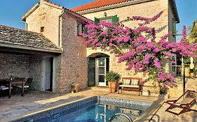 Villa Maruka